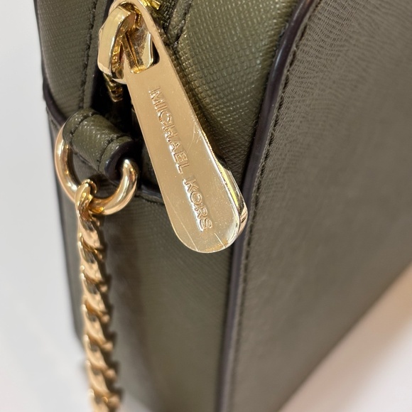 EUC MICHAEL KORS EW CROSSBODY PURSE OLIVE - Picture 5 of 14